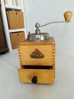 Werkende Houten/metalen koffiemolen van PeDe Dienes, antiek, Ophalen of Verzenden