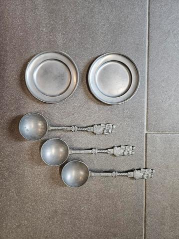 Tinnen Bordjes en Lepels - Vintage Set beschikbaar voor biedingen