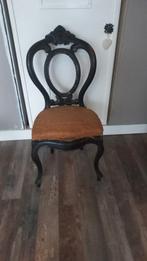 Vier oude stoelen, Ophalen