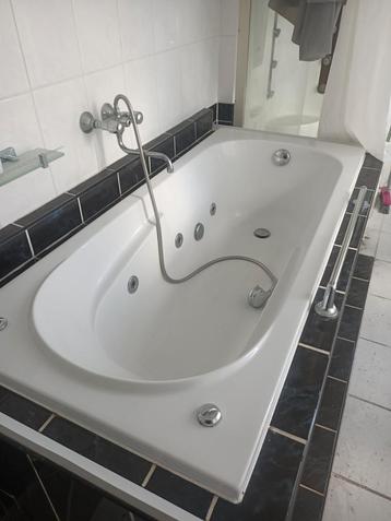 Bubbelbad / Whirlpool Badkuip beschikbaar voor biedingen