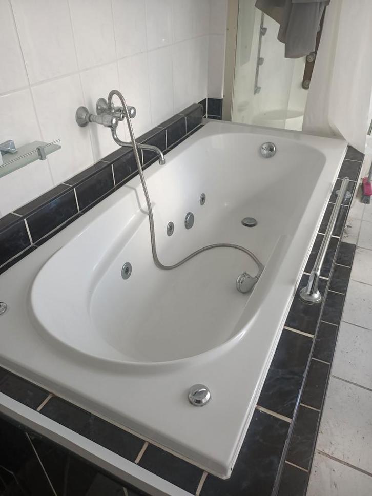 Bubbelbad / Whirlpool Badkuip, Huis en Inrichting, Badkamer | Badkamermeubels, Gebruikt, Overige typen, Minder dan 100 cm, 150 tot 200 cm