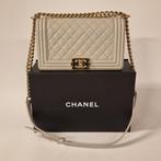 Chanel Gray Medium Caviar Boy Flap 2020, Chanel, Zo goed als nieuw, Support@chanel.com, 31 Rue Cambon, 75001 Paris
France