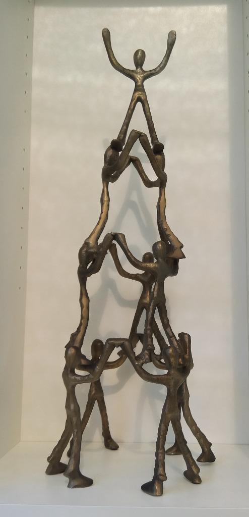 Groot beeld piramide klimmende figuren - teamwork, Huis en Inrichting, Woonaccessoires | Overige, Nieuw, Ophalen of Verzenden