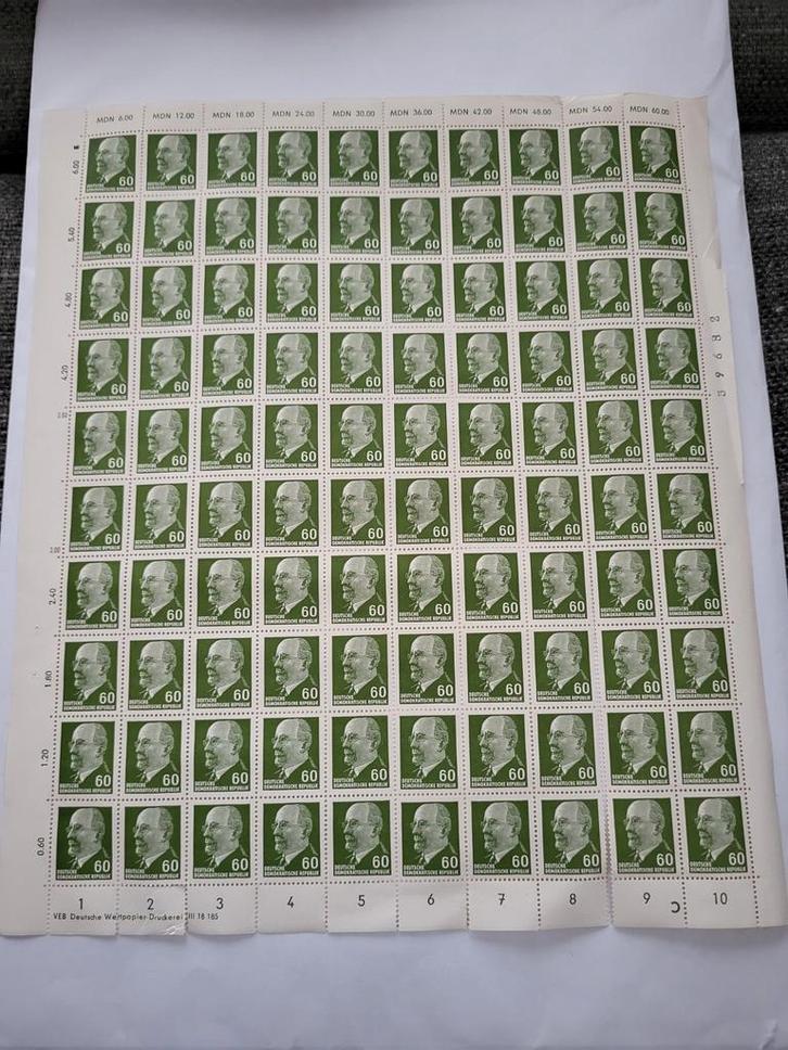 Vel DDR Postzegels Walter Ulbricht 60 Pfennig, Postzegels en Munten, Postzegels | Volle albums en Verzamelingen, Buitenland, Ophalen of Verzenden