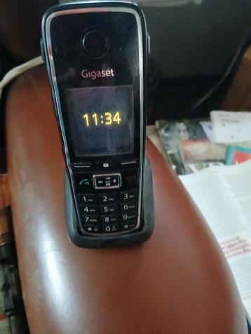 GIGA SET MET TWEE TELEFOONS  beschikbaar voor biedingen