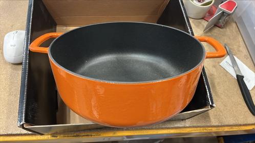 Combekk Sous-Chef Dutch Oven Braadpan 28cm – Oranje – Nieuw, Huis en Inrichting, Keuken | Potten en Pannen, Nieuw, Koekenpan of Braadpan