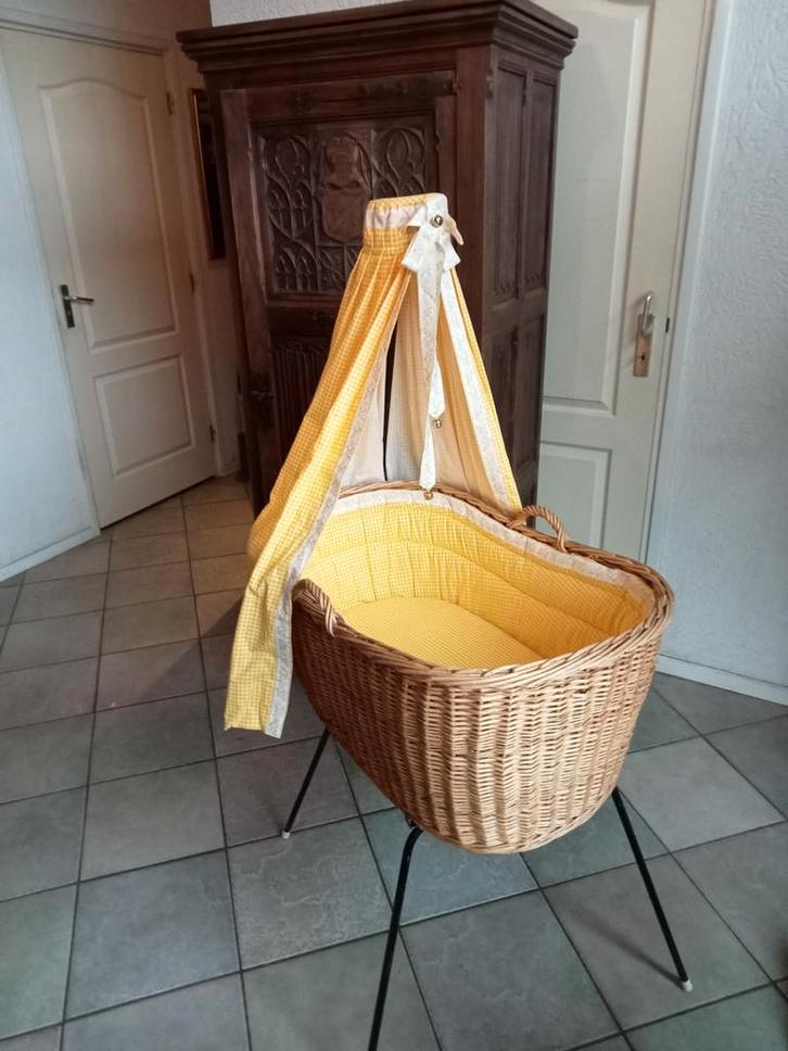 Prachtige ongebruikte wieg ,show model Rotan  fabriek., Kinderen en Baby's, Babywiegjes en Ledikanten, Wieg, Ophalen