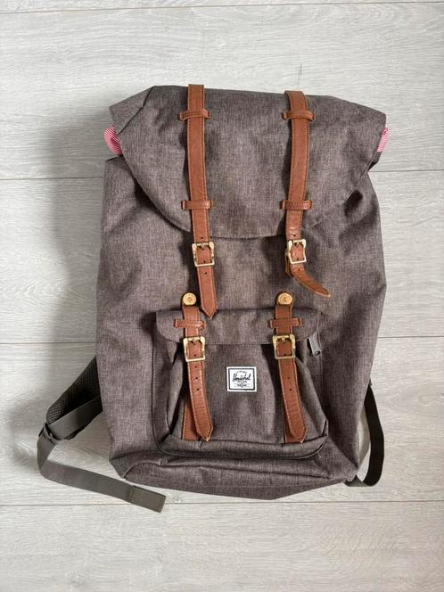 Herschel rugtas bruin met roze binnenkant, Sieraden, Tassen en Uiterlijk, Tassen | Rugtassen, Gebruikt, Overige merken, 25 tot 40 cm