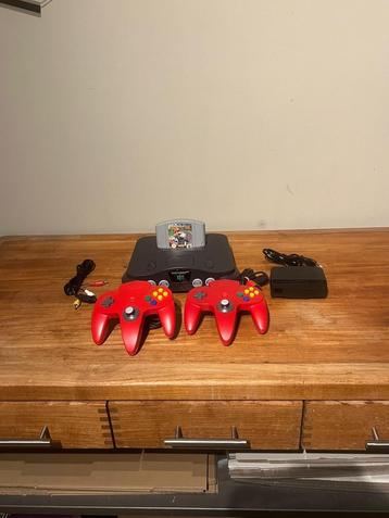 Nintendo 64 met 2 controllers  beschikbaar voor biedingen