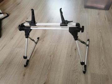 Opvouwbaar tablet standaard voor op bureau of bed beschikbaar voor biedingen