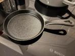 Gietijzeren Koekenpan - Klein - perfect voor een spiegelei, Ophalen, Zo goed als nieuw, Koekenpan of Braadpan, Gietijzer