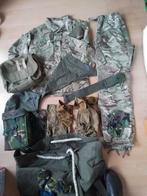 Plunjezak met militaire kleding en andere spullen, Verzamelen, Militaria | Algemeen, Ophalen of Verzenden, Landmacht, Nederland