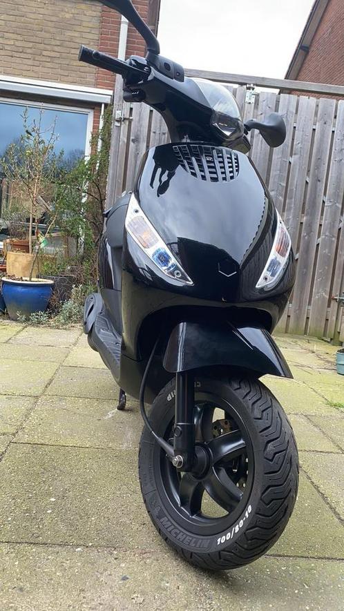 Piaggio zip 2e eigenaar, 80cc, netjes onderhouden, Fietsen en Brommers, Scooters | Piaggio, Zo goed als nieuw, Zip, Ophalen