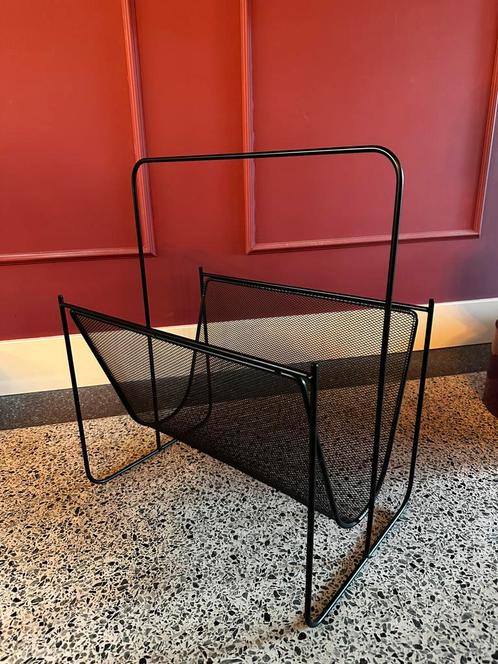 Vintage krantenbak tijdschrijftenrek Pilastro 1960s 1970s, Huis en Inrichting, Woonaccessoires | Krantenbakken en Lectuurbakken