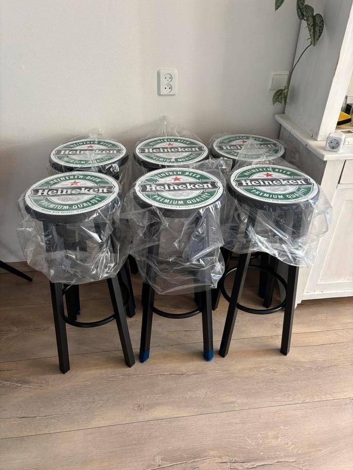 Heineken barkrukken set! Nieuw, Huis en Inrichting, Barkrukken, Zo goed als nieuw, 60 tot 90 cm, Kunststof, 5 krukken of meer