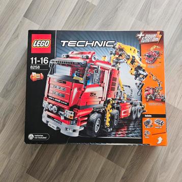 Lego Technic 8258 - Crane Truck beschikbaar voor biedingen