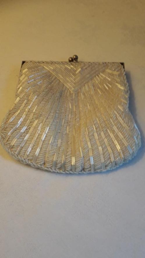 GELEGENHEIDSTASJE MET WITTE GLANSKRAALTJES, Sieraden, Tassen en Uiterlijk, Tassen | Damestassen, Shopper, Wit, Ophalen of Verzenden