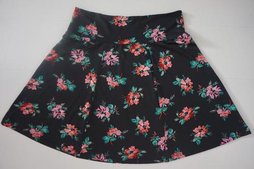 King Louie korte rok zwart roze bloemen mt M / 38 - 40 rozen, Kleding | Dames, Rokken, Zo goed als nieuw, Maat 38/40 (M), Zwart
