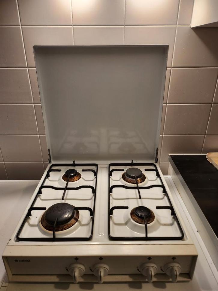 Indesit 4 pits gasfornuis, Witgoed en Apparatuur, Fornuizen, Gebruikt, Vrijstaand, Gas, 4 kookzones, 85 tot 90 cm, 45 tot 60 cm