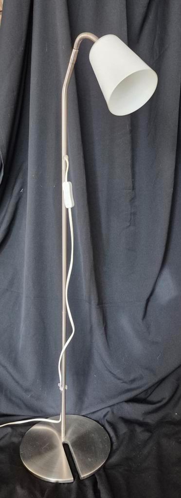 Vintage ikea basisk vloerlamp 1m hoog, Huis en Inrichting, Lampen | Vloerlampen, Zo goed als nieuw, 100 tot 150 cm, Glas, Metaal