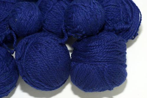 Dikke donker blauwe wol (totaal ca. 850 Gram), Hobby en Vrije tijd, Breien en Haken, Nieuw, Breien of Haken, Wol of Garen, Ophalen of Verzenden
