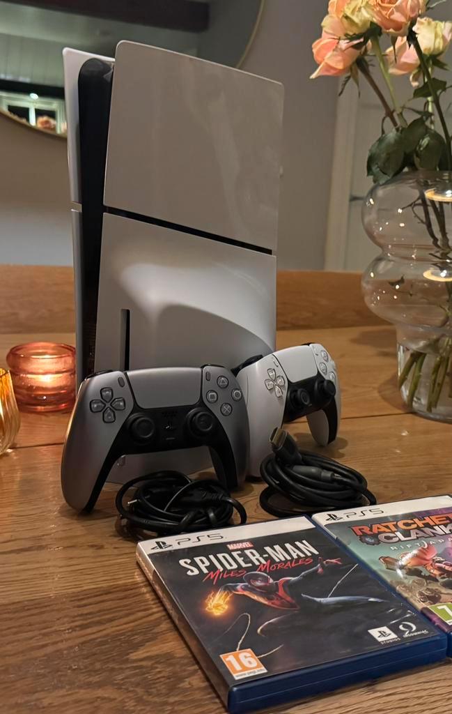 PS5 Slim Disk editie | 2 (nieuwe) controllers | games, Spelcomputers en Games, Spelcomputers | Sony PlayStation 5, Zo goed als nieuw