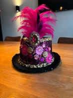 Carnavalshoed met veren en pailletten, Ophalen of Verzenden, Zo goed als nieuw, One size fits all, Hoed