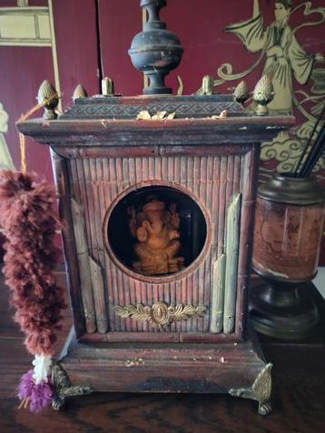 Tempeltje voor Ganesha, boeddha of anderszins  beschikbaar voor biedingen
