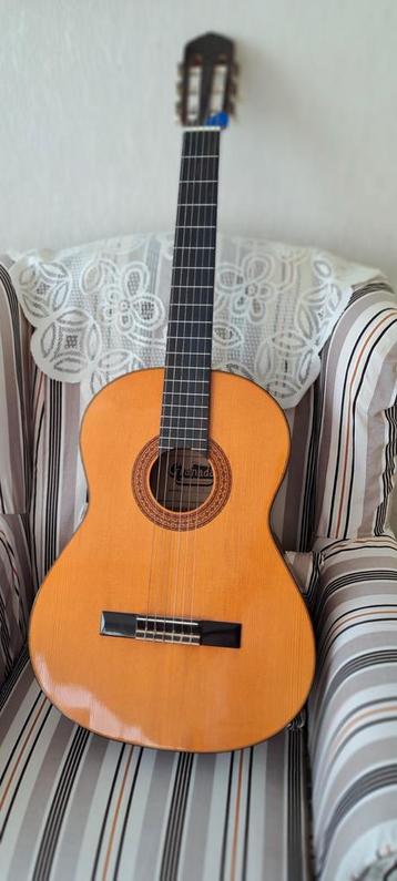 Klassieke gitaar beschikbaar voor biedingen