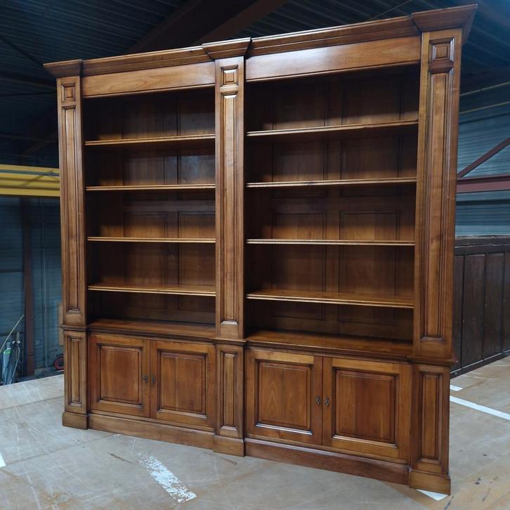 Prachtige notenhouten Hoge Bibliotheek/Winkelkast/Buffetkast, Huis en Inrichting, Kasten | Boekenkasten, Zo goed als nieuw, 150 tot 200 cm