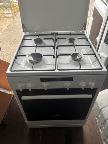 Zeer nette Siemens gasfornuis met oven beschikbaar voor biedingen
