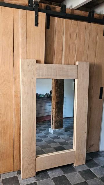 Grote spiegel in masief eiken frame beschikbaar voor biedingen
