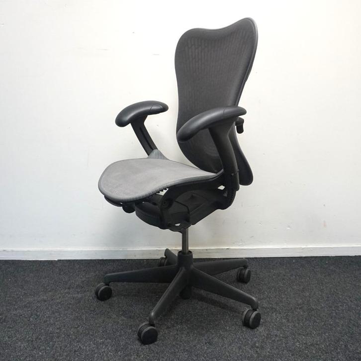 Herman Miller Mirra 2 Bureaustoelen | Graphit | Stof | Mesh , Huis en Inrichting, Bureaustoelen, Gebruikt, Bureaustoel, Grijs