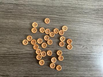 K 32) Aanbieding mooie blank houten knoopjes 30 voor 3,50 beschikbaar voor biedingen