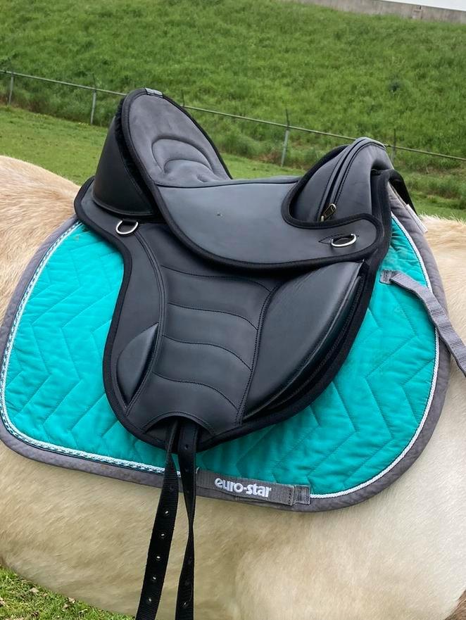 Edix courville zadel maat S, Dieren en Toebehoren, Paarden en Pony's | Hoofdstellen en Tuigage, Nieuw, Overige soorten, Ophalen of Verzenden