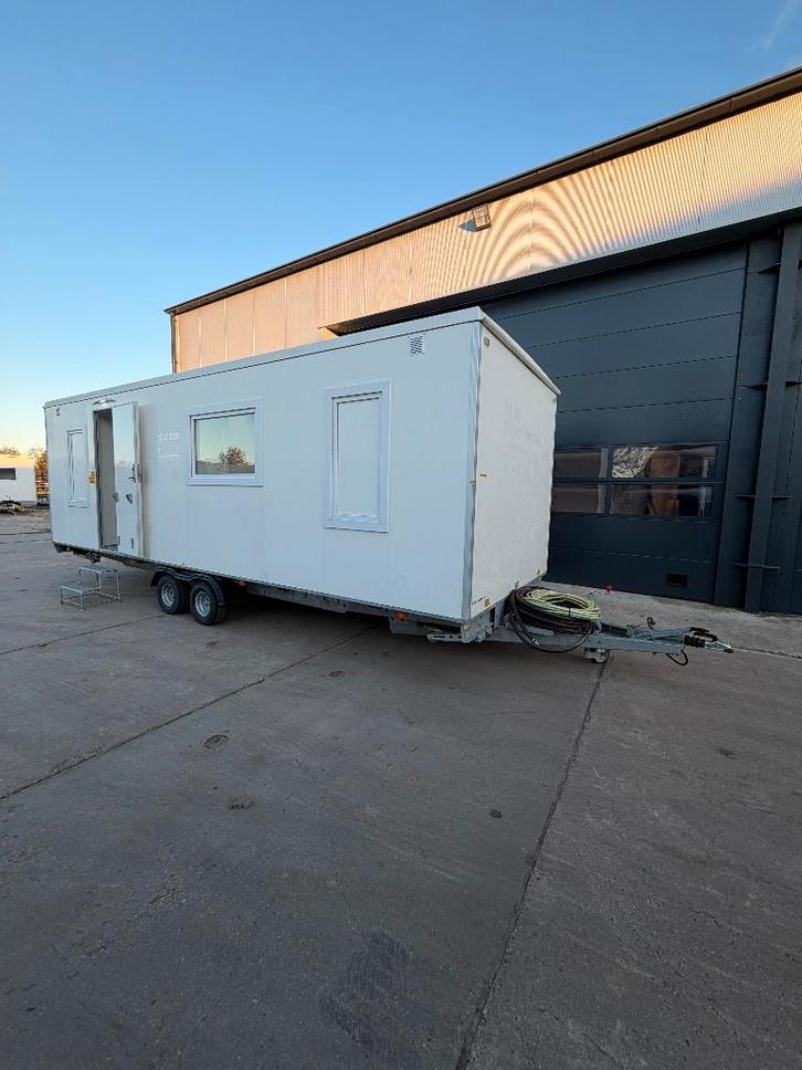 Mobiele woonunit 730cm 4 persoons, Zakelijke goederen, Machines en Bouw | Keten en Containers, Ophalen