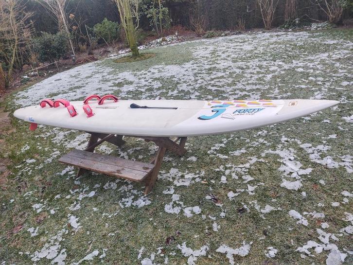 Surfplank: Supersnelle Vinta, compleet met drie zeilen, Watersport en Boten, Windsurfen, Gebruikt, Plank, 300 cm of meer, Met vin(nen)