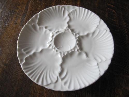 Mooi Bareuther porselein oesterbord - wit diam 24 cm, Huis en Inrichting, Keuken | Servies, Zo goed als nieuw, Bord(en), Overige stijlen