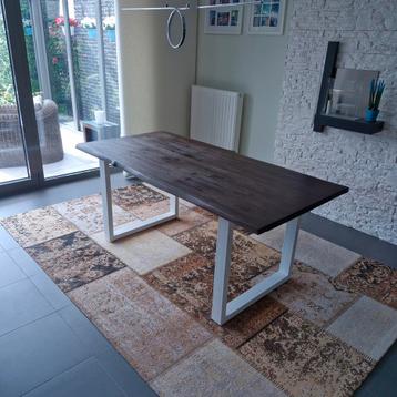 Houten eettafel met boomrand KAPRA 180x90 beschikbaar voor biedingen