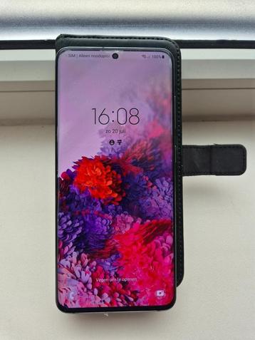 zeer nette Samsung S20 128GB met lader en hoes. beschikbaar voor biedingen