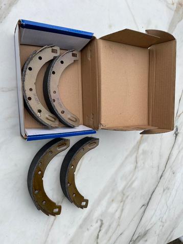 Triumph TR5 - TR6 remschoenen, brake shoes nieuw beschikbaar voor biedingen