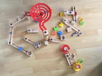 Houten knikkerbaan beschikbaar voor biedingen