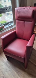 Sta op stoel, elektrisch, rood, Ophalen, Zo goed als nieuw, Modern, 50 tot 75 cm