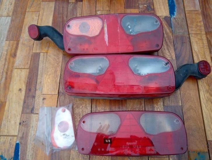 Achterlicht Set met Reserveglas - Gebruikt, Auto-onderdelen, Verlichting, Universele onderdelen, Ophalen of Verzenden