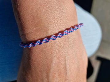 Handgeknoopte armbandjes beschikbaar voor biedingen