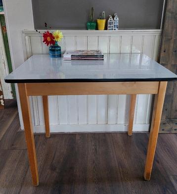 Tafel, vintage, hout/formica beschikbaar voor biedingen