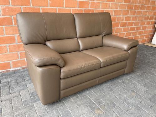 Leder sofa / 2,5 zit / MaxDivani / NIEUW !!, Huis en Inrichting, Banken | Bankstellen, Nieuw, Leer, Ophalen