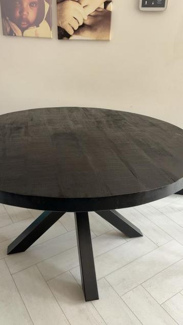 Mangohouten Eettafel beschikbaar voor biedingen