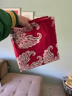 Stof batik Indonesië rood wit ikat sarong lap stof, Hobby en Vrije tijd, Stoffen en Lappen, 120 cm of meer, Nieuw, Ophalen of Verzenden