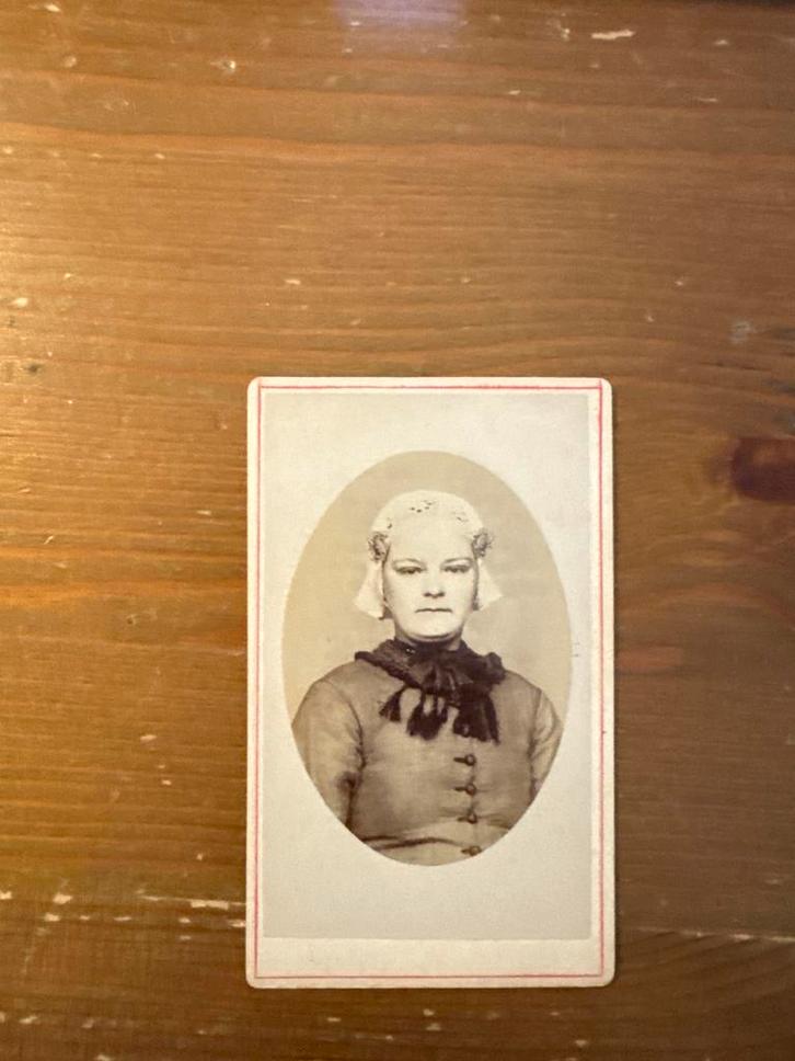 Friese Klederdracht Carte de Visite - 19e Eeuw, Verzamelen, Foto's en Prenten, Gebruikt, Ophalen of Verzenden